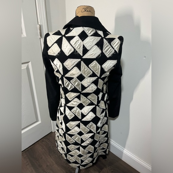 Biya Coat - Picture 2 of 3